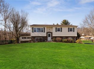 7 Apollo Ct, Nanuet, NY 10954