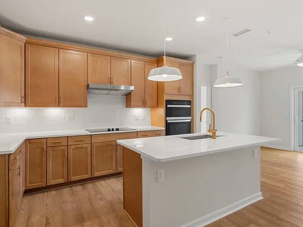 320 Martins Lndg #2410, North Reading, MA 01864