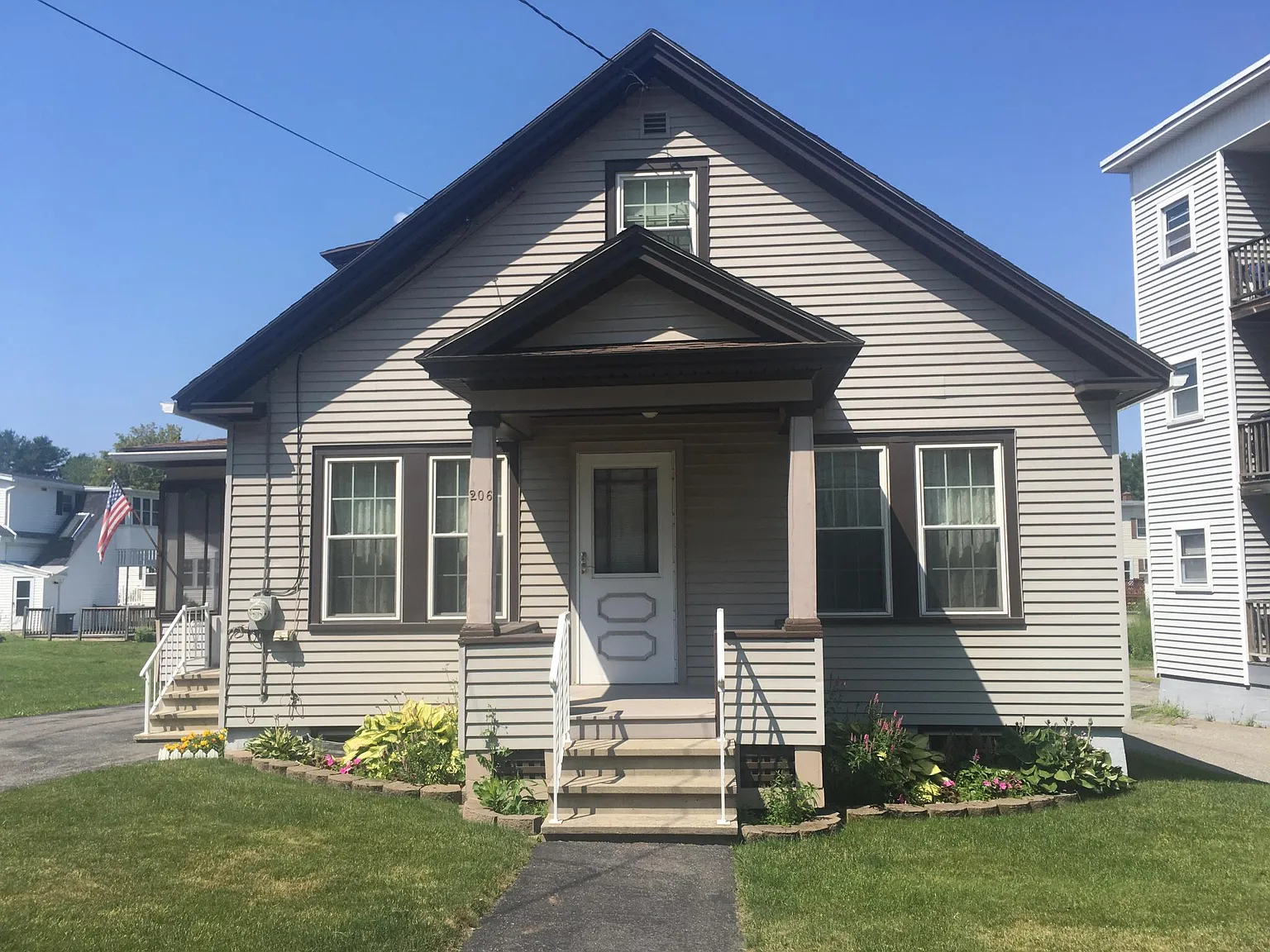 206 Northern Ave — Photo 1