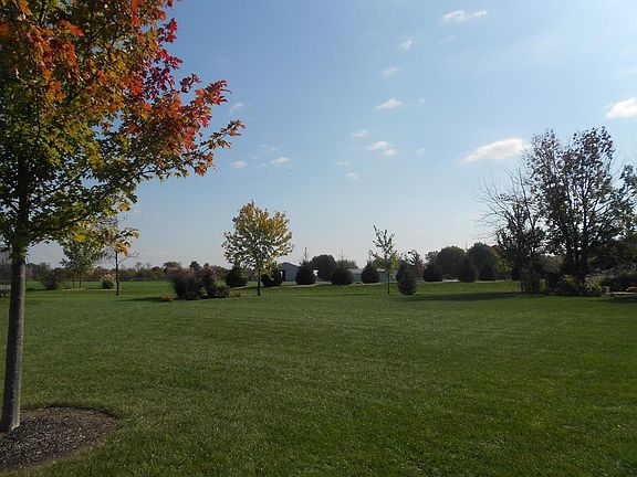 3rd image of 5374 Meadow Breeze Dr