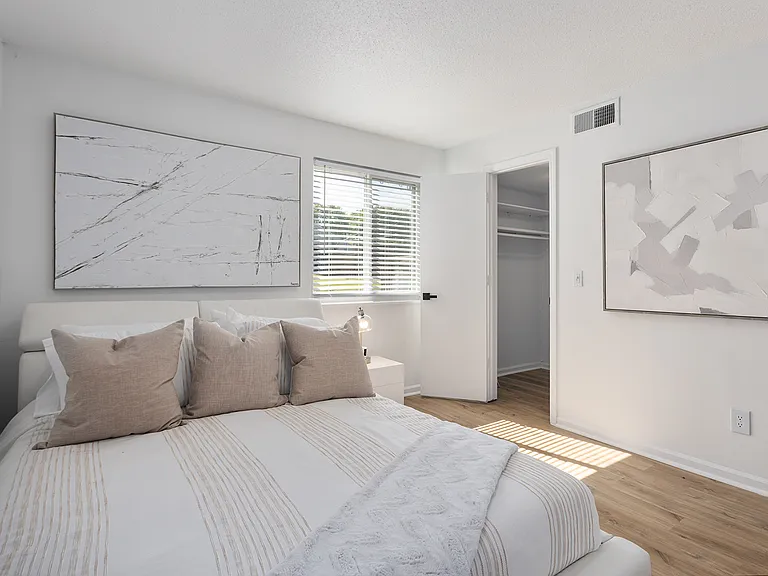 Fox Run Apartments — Photo 13