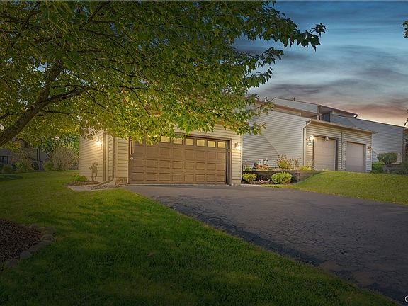 2nd image of 134 Lookout Cir