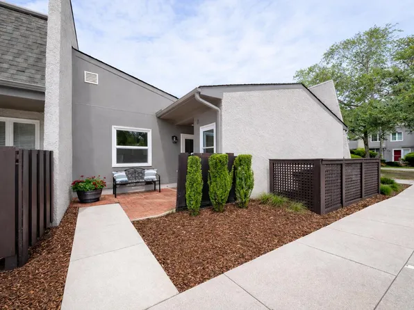 306 Ventura Pl, Mount Pleasant, SC 29464