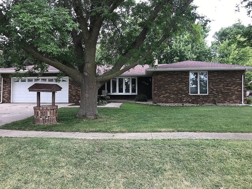 1280 Maplewood Dr, Worthington, MN 56187 Zillow