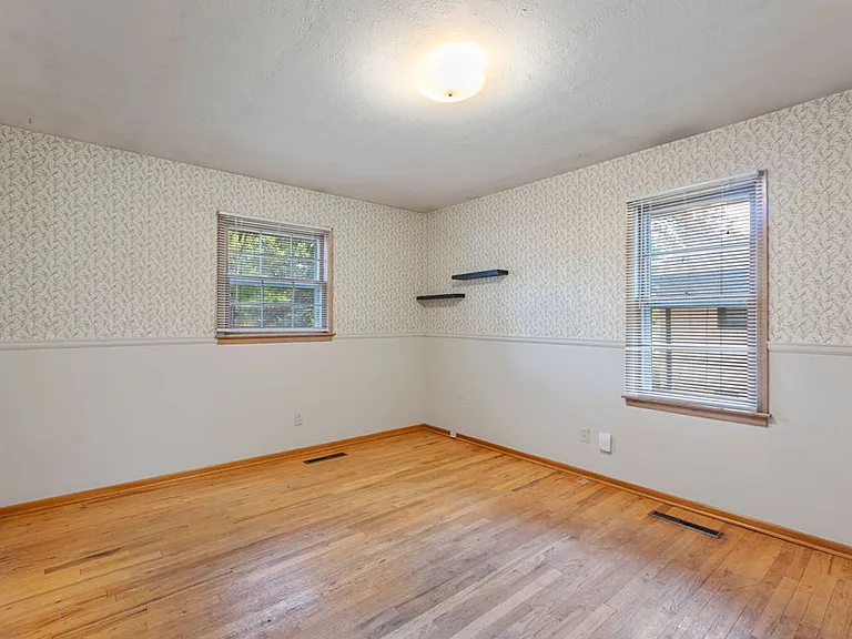 2524 Mathews St — Photo 16