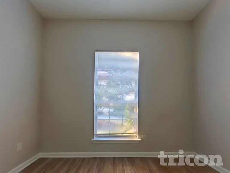 101 Royal Crest Dr — Photo 10