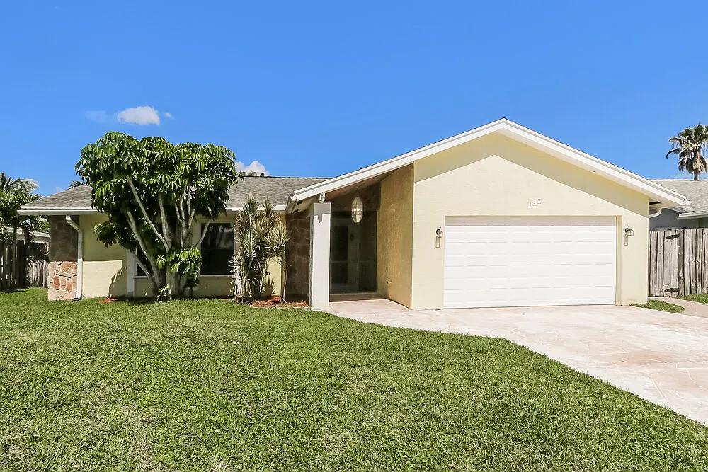 3 bed, 2.0 bath, 1956 sqft, $3,110 — Photo 1