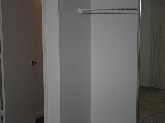 4th image of 8170 Fairways Cir #U202