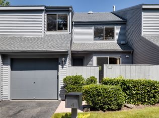 4 Indian Cove Rd, Mamaroneck, NY 10543