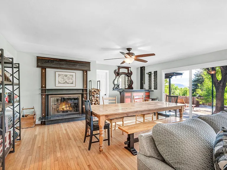 2655 Parkway Dr — Photo 2