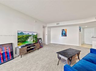 19501 W Country Club Dr APT 2106, Aventura, FL