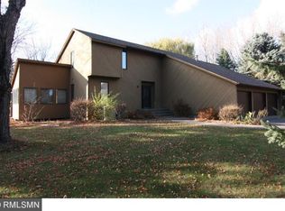 11 Meadowlark Ln, North Oaks, MN 55127