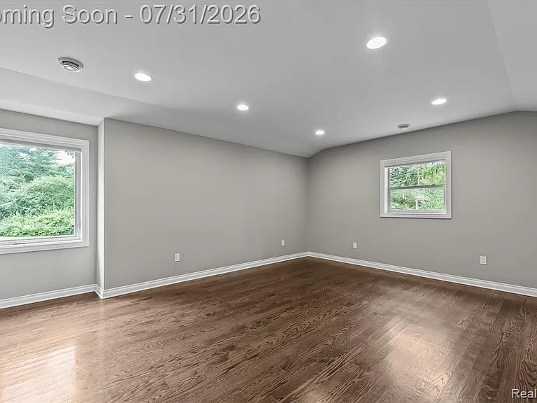 1592 Lone Pine Rd — Photo 23