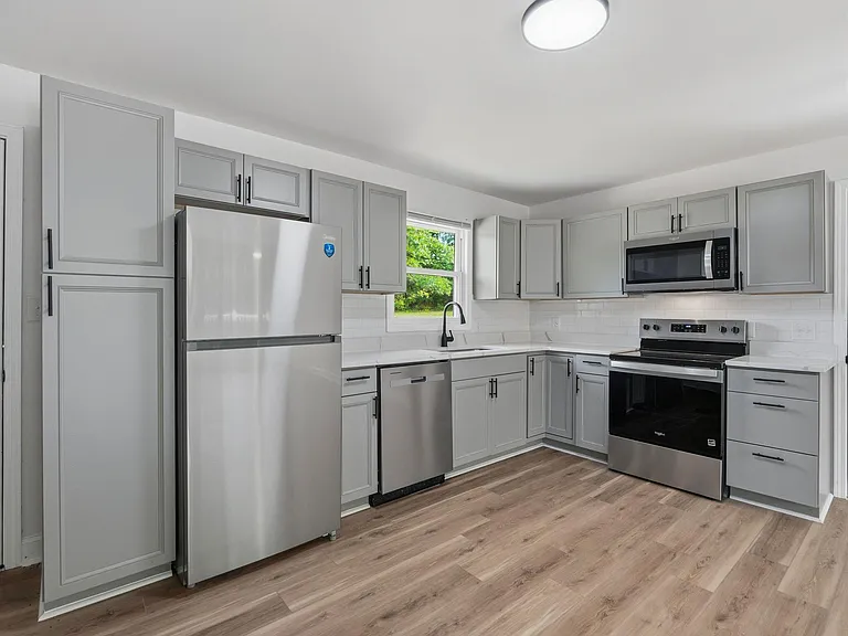 248 Lakeside Dr — Photo 6