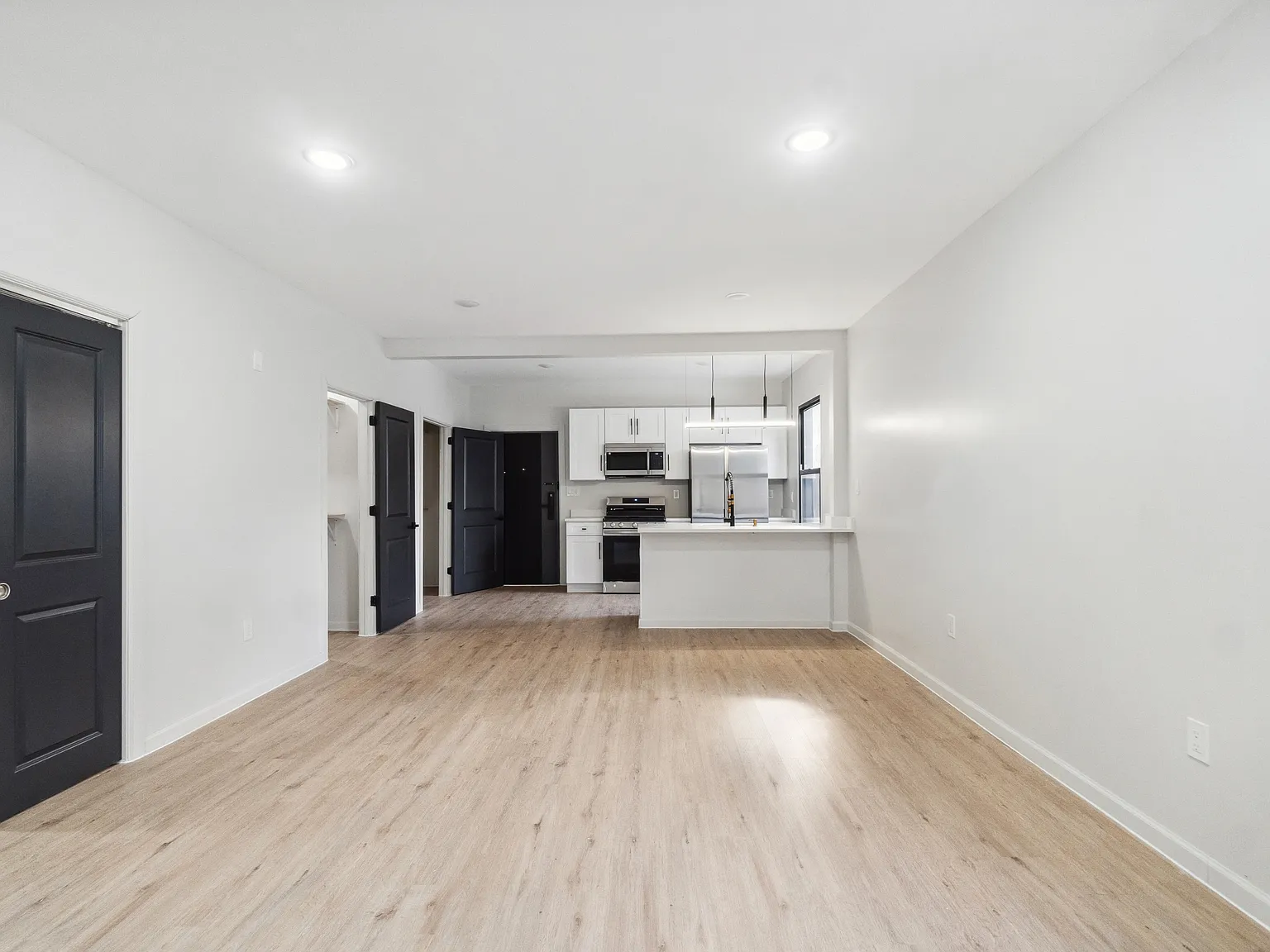 3 bed, $2,200 — Photo 4