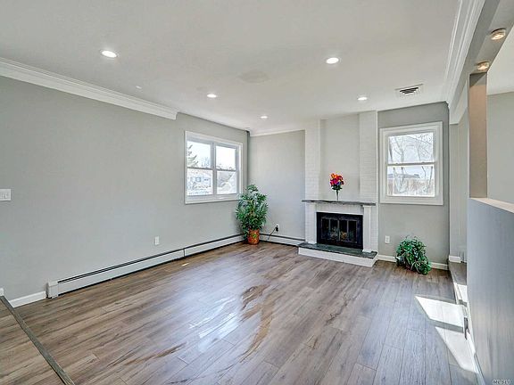 4th image of 16 Glenmere Ln