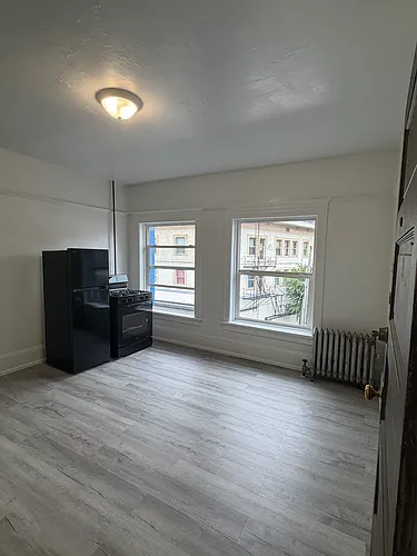 33-1717 W Burnside St #26 Photo 1