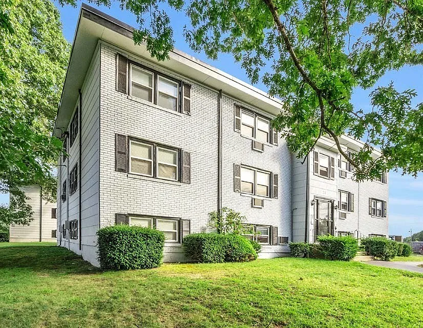 Oakland Beach Apartments