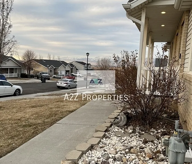 358 N Peach St — Photo 1