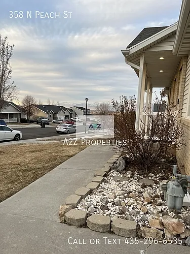 358 N Peach St Photo 1