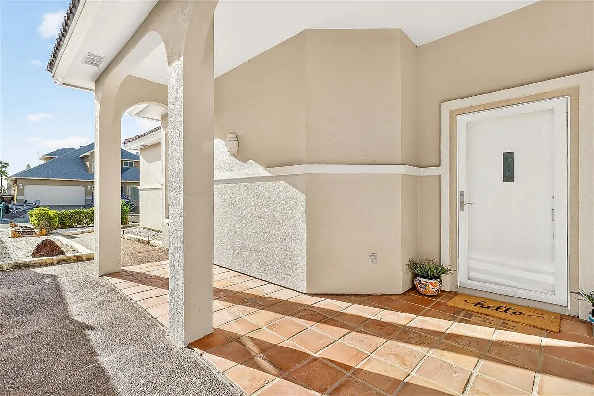 3 bed, 1975 sqft, $3,200 — Photo 2