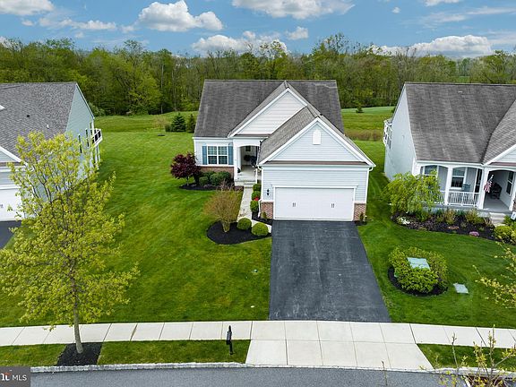 2nd image of 464 Hallman Ct