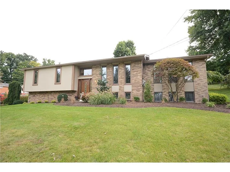 101 Sweet Briar Rd photo 1