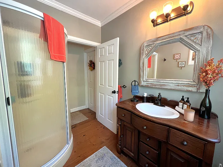 565 Moulton Ln — Photo 16