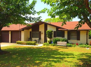 817 N Stewart St, Azle, TX 76020