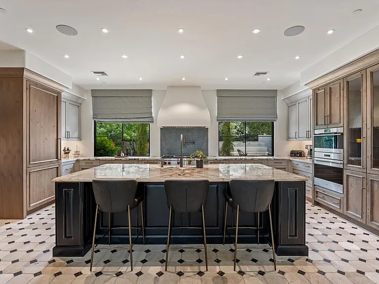 6717 E Solano Dr — Photo 3
