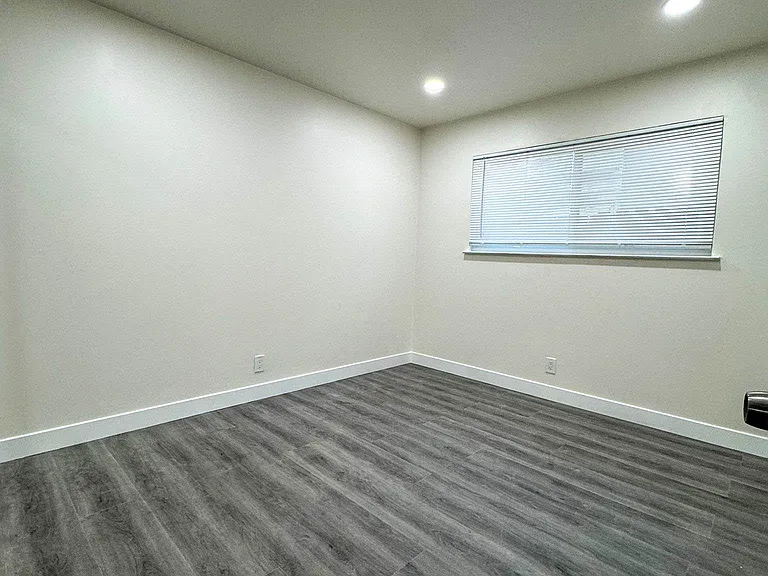333 Dumont Ave #1 — Photo 6