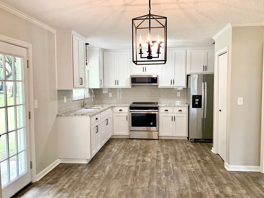 3 bed, 1.5 bath, 1201 sqft, $1,350 — Photo 3