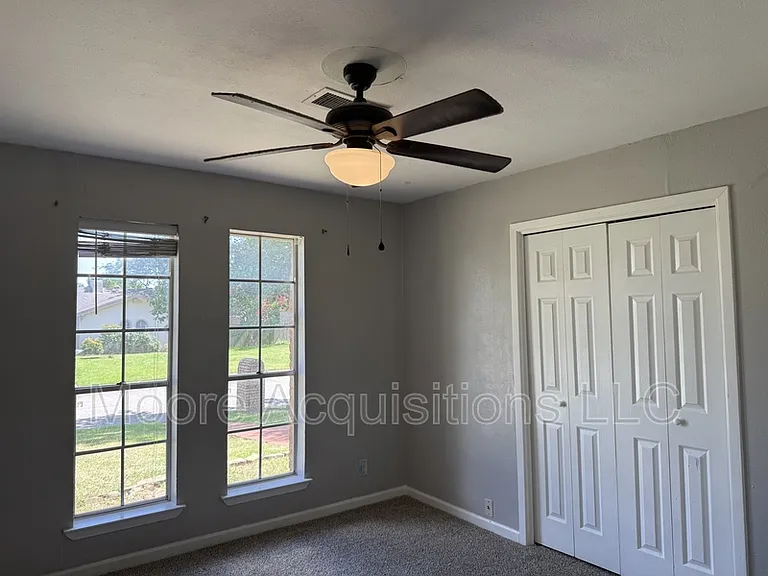 1833 Skyline Dr — Photo 15