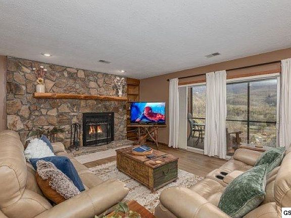 5th image of 429 Deer Path Ln