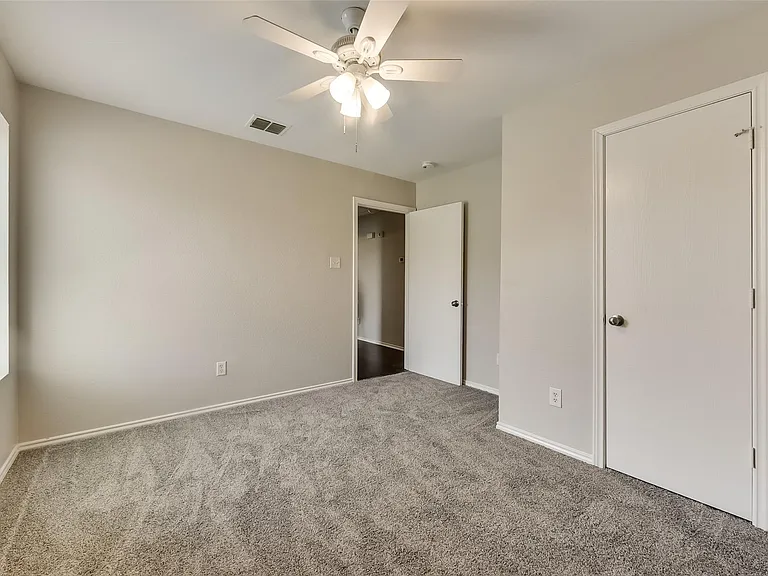 305 Kings Way Dr #A — Photo 7