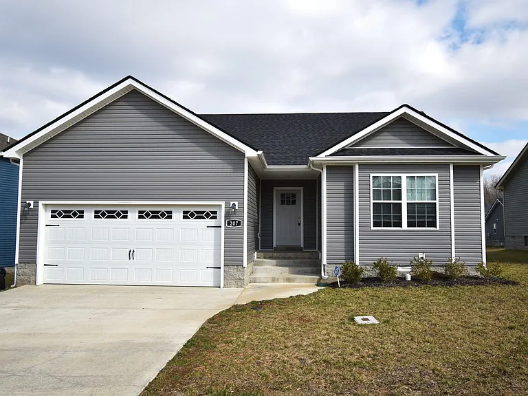 207 Geneva Ln — Photo 2