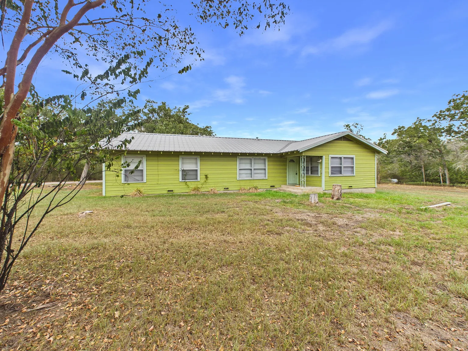 3 bed, 2.0 bath, 2132 sqft, $1,800 — Photo 2