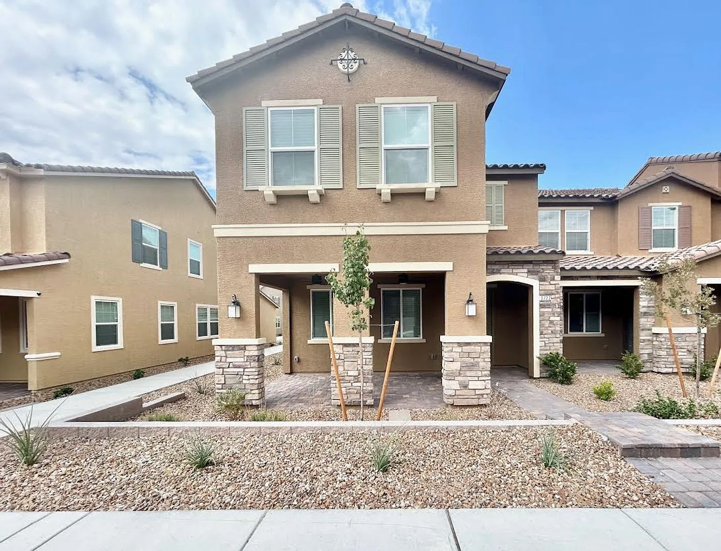 Stunning 3 Bedrooms 2.5 Bathrooms Two Story Townhouse Nestled In Inspirada Hoa Community With 2 C... — Photo 1