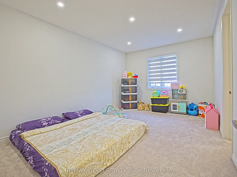 19 Marigold Blvd — Photo 37