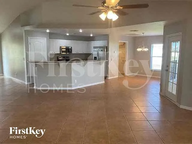 2731 SW 2nd Ln — Photo 6
