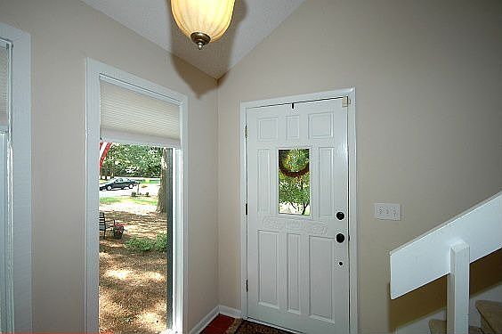 3rd image of 4355 Kings Way NE