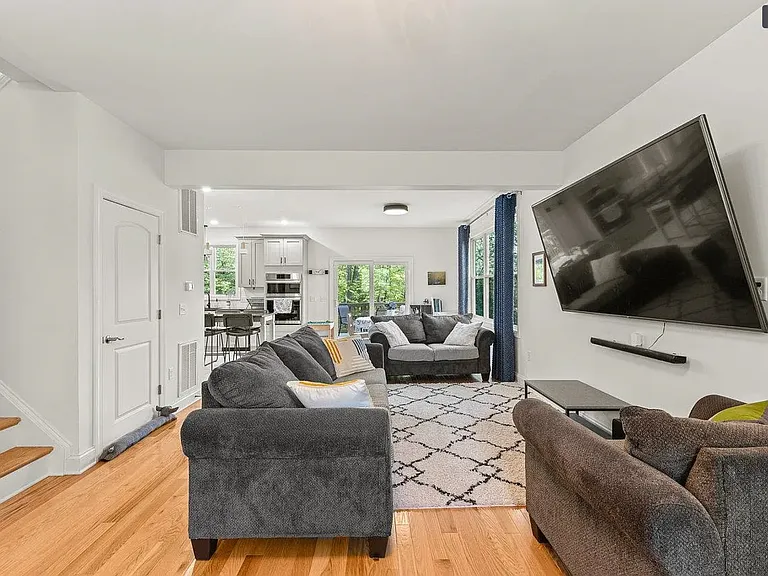 1176C Nelson Dr — Photo 2