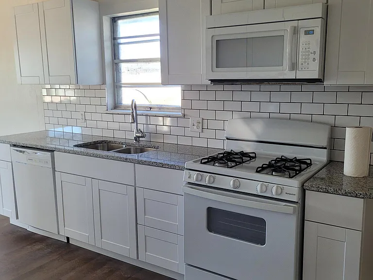 8204 S Country Club Dr — Photo 2