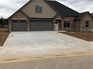 1098 Russell Dr, Springdale, AR 72762