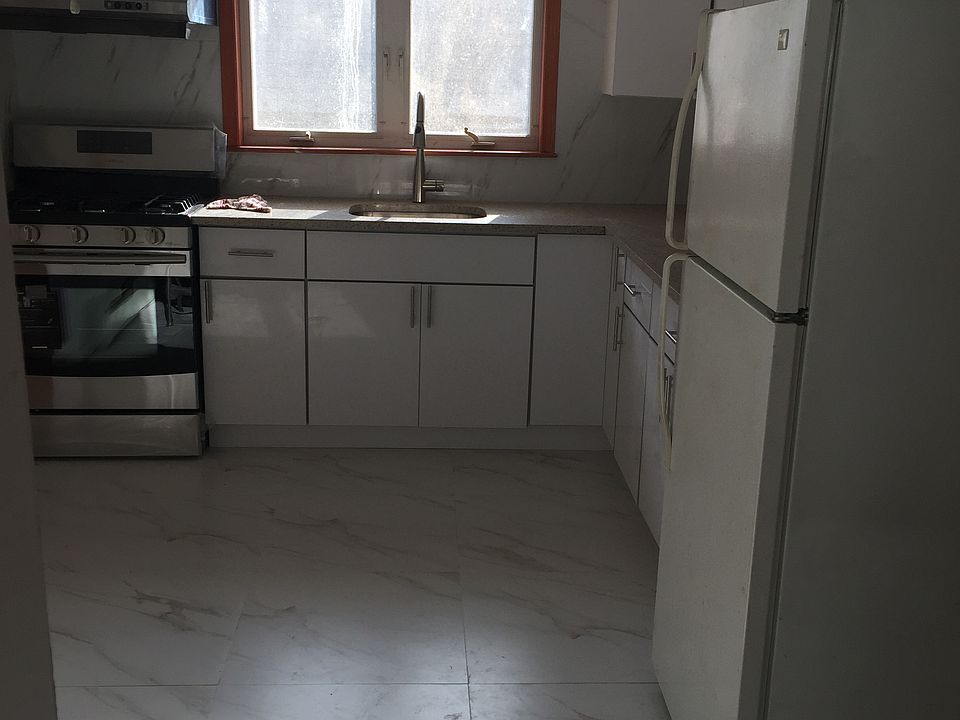 1st image of 182 Justin Ave