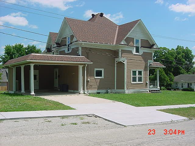 2nd image of 302 E. Clay
