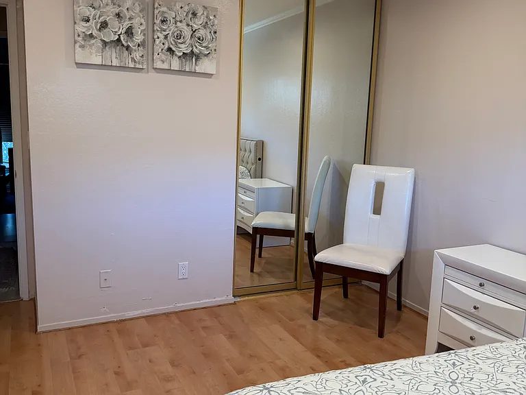 4930 Poplar Ter #4930 — Photo 14