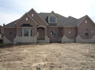 525 Willow St, Sugar Grove, IL 60554