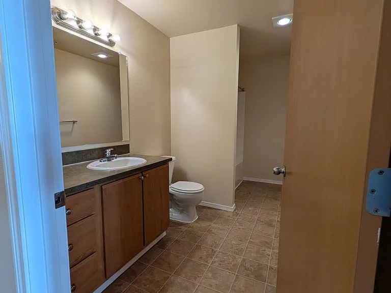 Wellesley Park Apartments — Photo 53