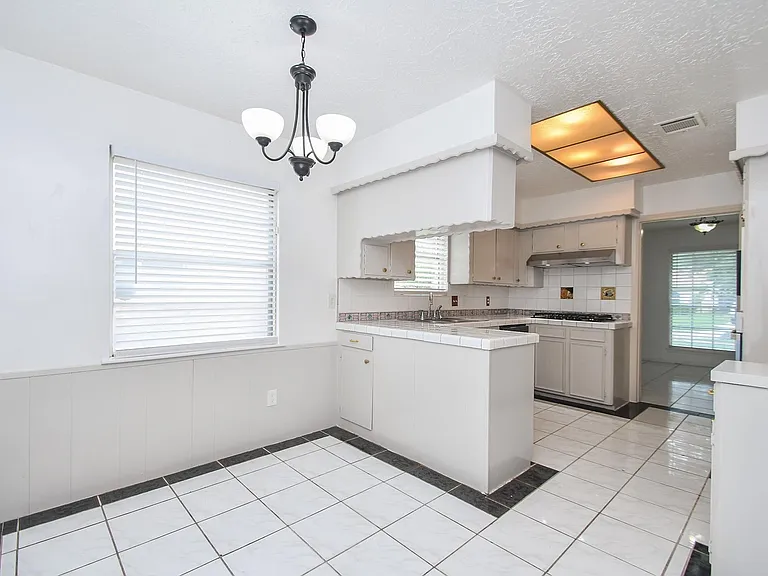 7714 Eichler Dr — Photo 13